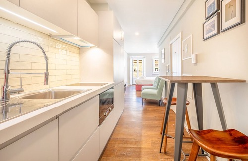 Encarnacao Apartment | Bairro Alto Prime Studio II by Homing