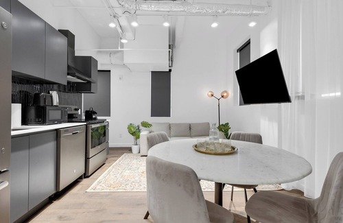 Downtown Montreal Apartment | Bakan - Sainte Catherine