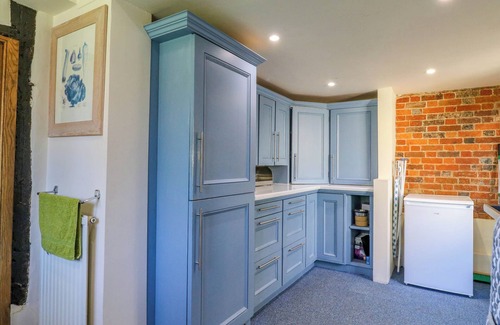 Princes Risborough Cottage | BAKEHOUSE FARM, pet friendly, with open fire in Bledlow