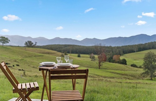 Valery Cabin | Baker's Hut - Off-Grid, Fire Pit, Fire Bath, Cozy, Views, Sleeps 2-3