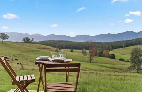 Valery Cabin | Baker's Hut - Off-Grid, Fire Pit, Fire Bath, Cozy, Views, Sleeps 2-3