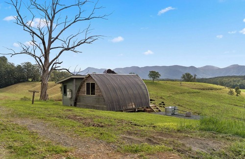 Valery Cabin | Baker's Hut - Off-Grid, Fire Pit, Fire Bath, Cozy, Views, Sleeps 2-3