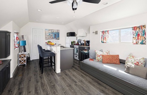 Baker Apartment | Baker Studio-Fast WiFi, Kitchen, W/D