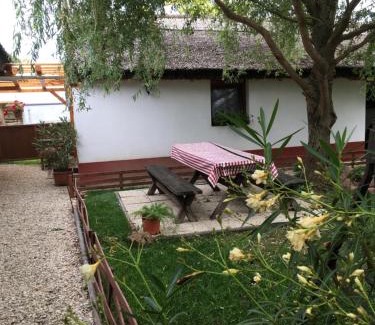 Balatonkenese House | Balatonkenesei Nádfedeles Lovas Vendégház