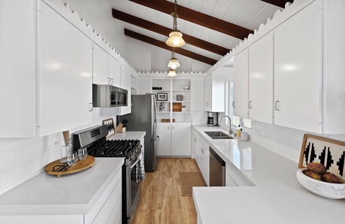 Balboa Island House | Balboa Lodge, Steps from Island Ferry to Beach - newly updated with A/C