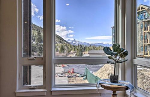 Lakeside Village Apartment | Balcony and Easy Mtn Access Condo in Keystone!