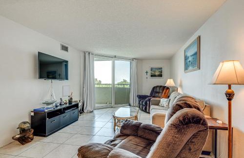 Hudson Apartment | Balcony and Resort Amenities Gulf Coast Escape!