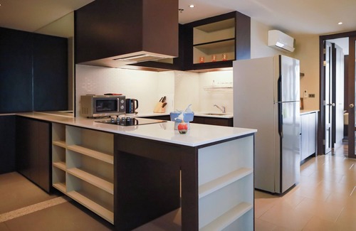 Si Racha Apartment | Balcony Courtyard Sriracha Hotel Serviced Apartmen