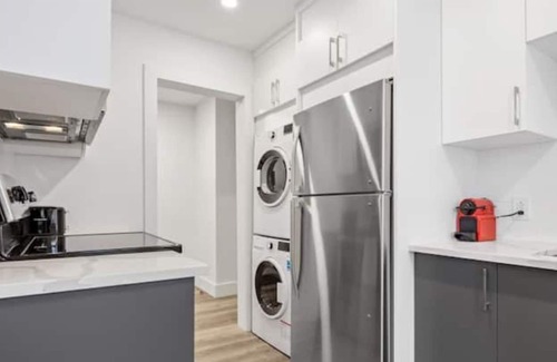 Cote-Des-Neiges—Notre-Dame-De-Grace Apartment | Balcony Hdtv Office Chair+desk Self Check-in