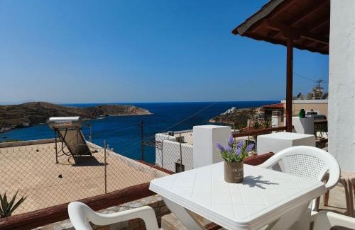 Vari Apartment | Balcony of vari