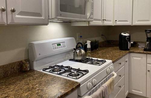 Gaithersburg Apartment | Balcony, room and private bathroom