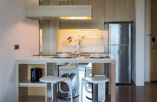 Si Racha Apartment | Balcony Seaside Sriracha Hotel & Serviced Apartments