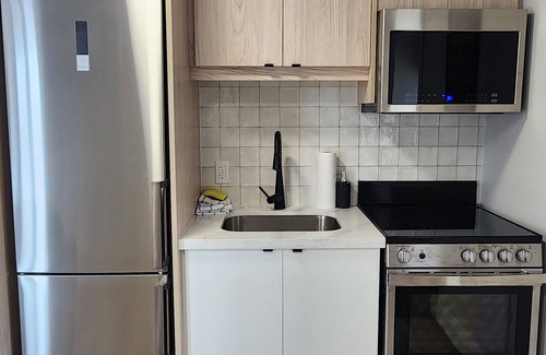 Kitchener Apartment | Balcony Studio Unit Queen Bed overlooking the city in Prime Downtown Location