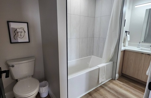 Kitchener Apartment | Balcony Studio Unit Queen Bed overlooking the city in Prime Downtown Location