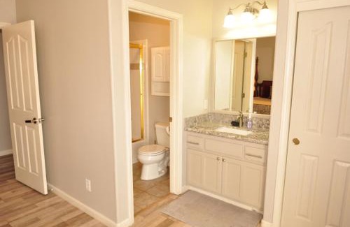 Shenandoah Valley House | Balcony Suite Fraser Family Vineyard Stay in Amador