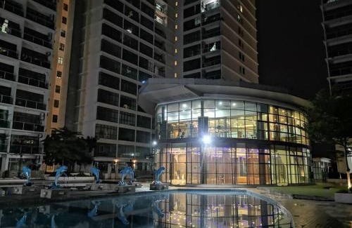 Taman Mount Austin Apartment | Balcony Suite Palazio Mount Austin by Foxie Bed