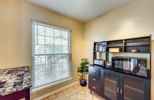 North San Antonio - SAT Condo | Balcony, Walk to Hospital: Condo in San Antonio