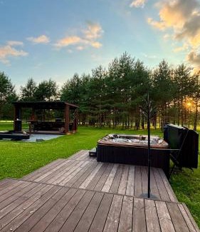 Baldone House | Baldones dabas retrīts - Exclusive private nature retreat with optional jacuzzi and sauna near Riga