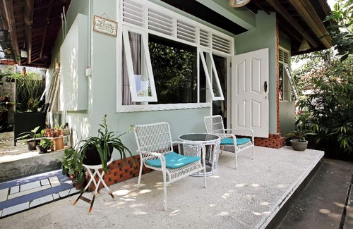 Denpasar House | Bale Dangin Bungalow perfect for family of 4-5