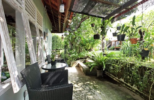 Denpasar House | Bale Dangin Bungalow perfect for family of 4-5