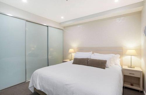 Adelaide Central Business District Apartment | Balfours Inner City Seclusion