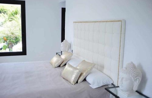 Santa Eulalia del Rio Villa | Balinese Villa near the beach outdoor jacuzzi