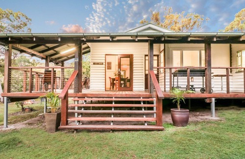 Round Hill House | Ballantines - Bush n beach acreage retreat, off grid property , land for wildlife, boat parking