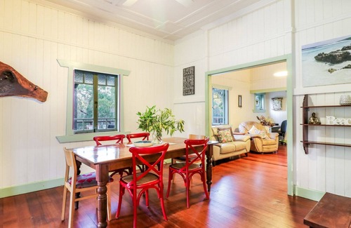 Round Hill House | Ballantines - Bush n beach acreage retreat, off grid property , land for wildlife, boat parking