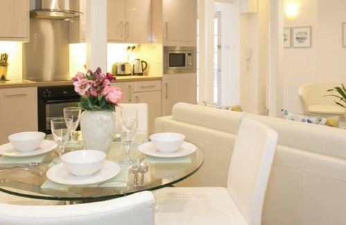 City Centre Dublin Apartment | Ballsbridge 1 Bedroom Apartment With Parking