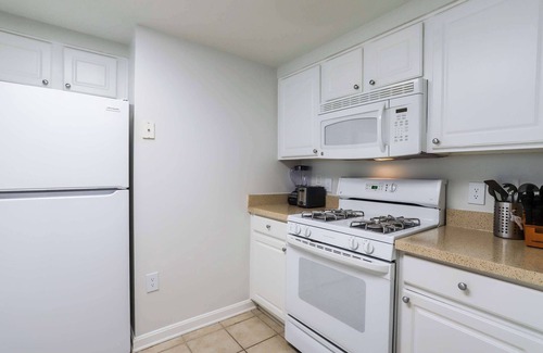 Ballston Apartment | Ballston Hub, Steps to Metro