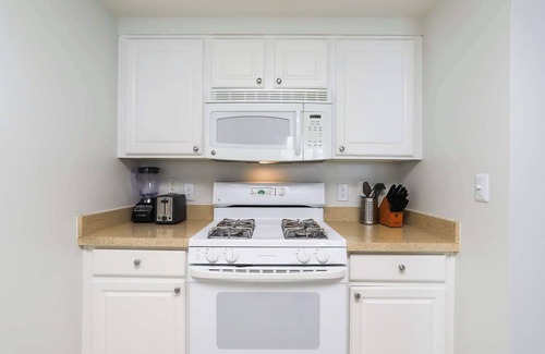 Ballston Apartment | Ballston Hub, Steps to Metro
