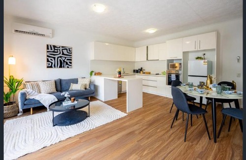 Hawthorne Apartment | Balmoral Apartment - Airy & Light-filled City Edge Comfort Stay
