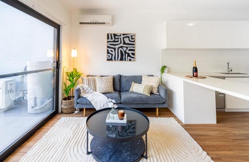 Hawthorne Apartment | Balmoral Apartment - Airy & Light-filled City Edge Comfort Stay