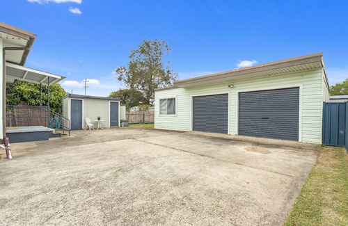 Burrill Lake House | Balmoral is a comfortable and spacious 2 bedroom cottage at Burrill Lake