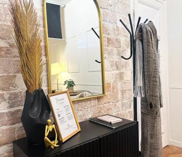 Quartier du Petit-Montrouge Apartment | Balnéo & cinéma suspendu - Paris 14ème