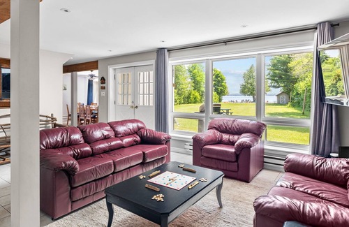 Victoria Road Cottage | Balsam Bliss: Waterfront|Dock|Games|Kayak|Firepit