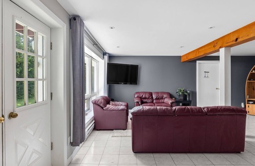 Victoria Road Cottage | Balsam Bliss: Waterfront|Dock|Games|Kayak|Firepit
