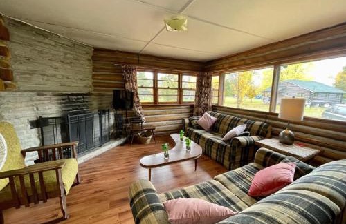 Rosedale House | Balsam Lake - 2-Bedroom Cabin in Kawartha #11