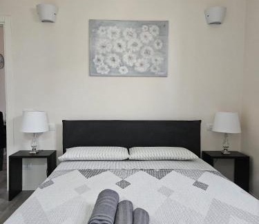 Crocetta-San Lazzaro-Modena Est Apartment | Balsamico Suites 2 - Near Ferrari Museum & Railway