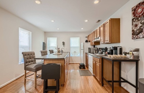 Downtown Baltimore Apartment | Baltimore Beauty! Johns Hopkins!