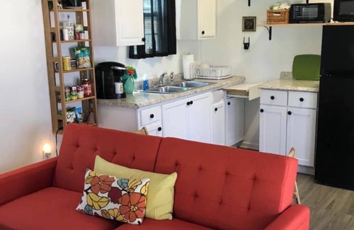 Gulf Breeze Cottage | Bam! A lot of bang for the money! Late summer special 69 dollars nightly!