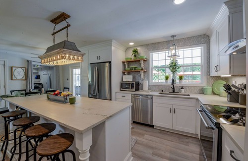 Tuscaloosa House | Bama Cottage-Newly renovated with pool, games, playground and more!