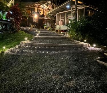 Dominical Hotel | Bamboo River House and Hotel