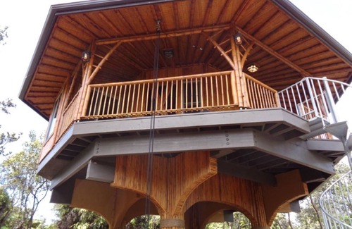 Ohia Estates House | Bamboo Treehouse for 2 Near Volcanoes National Park