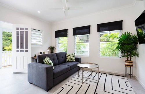 Edge Hill House | Bamboo Villa your own private luxury 1 bedroom haven