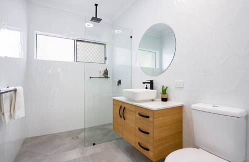 Edge Hill House | Bamboo Villa your own private luxury 1 bedroom haven