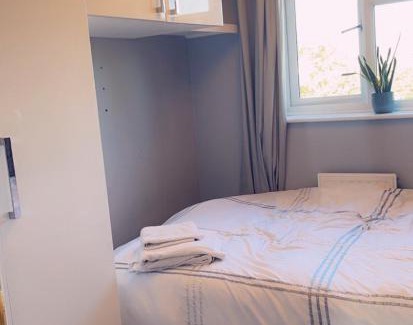 Singlewell Apartment | BAMSTIC 2 Bedroom House in Gravesend