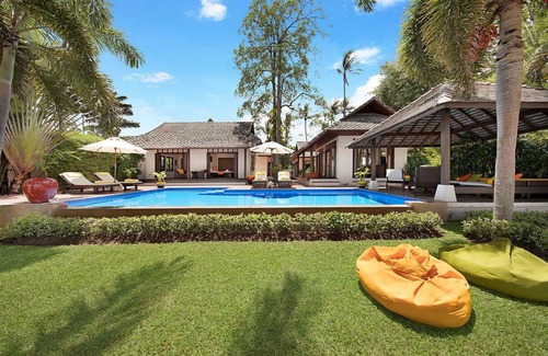 Thong Krut Villa | Ban Laem Sor - Tropical Beachfront Retreat
