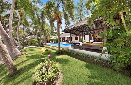 Thong Krut Villa | Ban Laem Sor - Tropical Beachfront Retreat