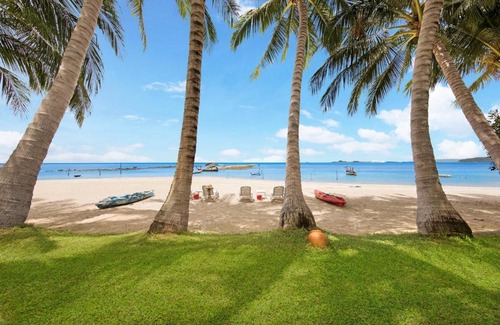 Thong Krut Villa | Ban Laem Sor - Tropical Beachfront Retreat